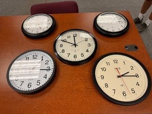 lot 120 image: Five Battery Operated Clocks (Two are 12 Diameter, Two are 14 Diameter, One is 14.5 Diameter)