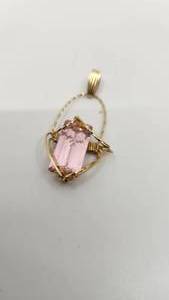 lot 42 image: 14k Pendant w Pink Stone - 6.03g