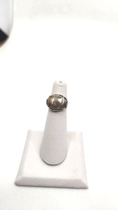 lot 75 image: Vintage Sterling and Mother of Pearl Ring -  Size 3.5