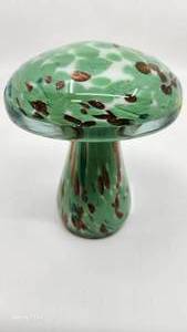 lot 83 image: Murano Art Glass Mushroom Paperweight