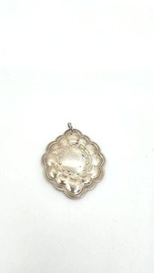 lot 110 image: Towle 1984 Sterling Silver Christmas Floral Ornament