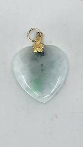 lot 115 image: Pretty Jade Heart Pendant