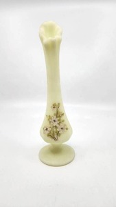 lot 125 image: Fenton Uranium Burmese Custard Swung Vase - Hand Painted and Signed
