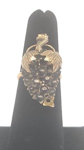 lot 143 image: Antique 14k and Black Star Sapphire Grape Motif Ring (...missing 2 stones) - Size 5.25 - 5.84g