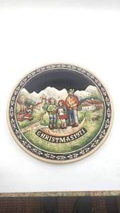 lot 157 image: Vintage 1971 Schmid Design The Bavarian Christmas Plate - Limited First Edition Christmas in the Tyrol