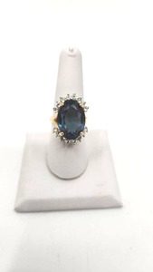 lot 107 image: Very Pretty 18k Fashion Cocktail Ring with Blue & Clear Stones - Size 7.75 - 7.73g