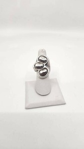 lot 166 image: Cool Modernist Paw Print Silver Ring - Size 6.5 - 22.12g