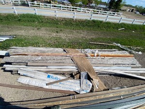 lot 44 image: Beige laminated siding