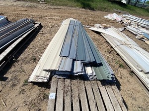 lot 194 image: Multi color vinyl siding