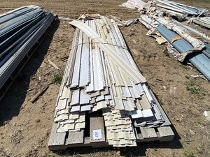 lot 193 image: Misc vinyl siding