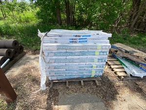 lot 115 image: Tru Built, Timberline HD2 Shingles Color code Charcoal Gray