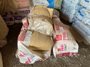 lot 153 image: R-21 Pink Owens Insulation