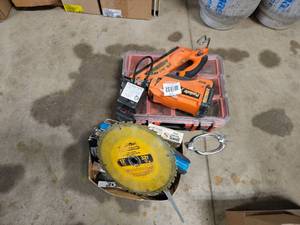lot 377 image: Misc tools and Milwaukee pack out
