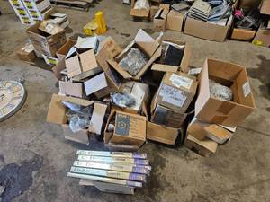 lot 378 image: Steel roofing screws
