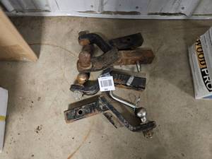 lot 395 image: Receiver hitch balls