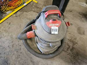 lot 388 image: Shop vac