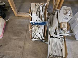 lot 364 image: Shelf Brackets