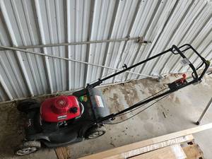lot 411 image: Lawn Mower