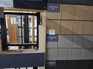 lot 442 image: Display Wall