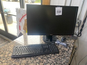 lot 234 image: Computer monitor