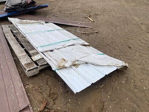 lot 287 image: Galvanized roof panels