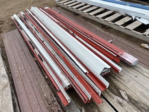 lot 286 image: Red trim
