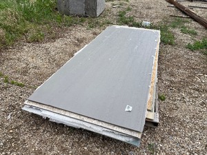 lot 60 image: 4x8 Gray paneling