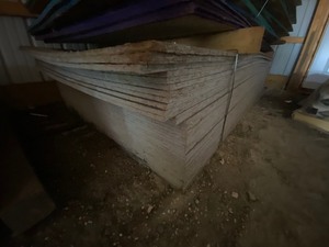 lot 214 image: 4x8 laminated plywood full bundle