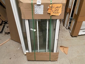 lot 575 image: White Window 18 916 x 38 34