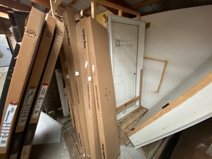 lot 515 image: 24 x 79 bi-fold white x2