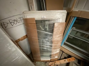 lot 520 image: 47 x 28 White Window