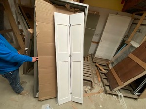lot 562 image: Bi-Fold Doors