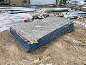 lot 289 image: 4x8 Chipboard