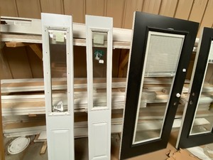 lot 569 image: Side Window