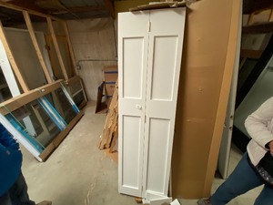lot 613 image: 2 Bi-fold Doors