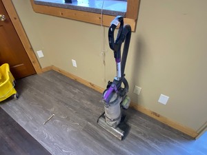 lot 594 image: Bissel Power Lift 2-in-1 Vaccuum