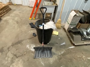 lot 617 image: Snow Shovel