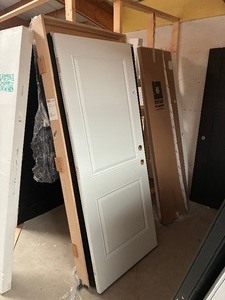 lot 530 image: 32 White exterior door