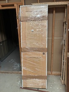 lot 559 image: 24 Door with Frame
