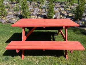 lot 3 image: Outdoor Picnic Table with Covered Ice Trough