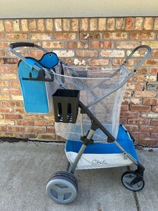 lot 4 image: Strolee Folding Beach Cart with Built-in Storage