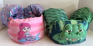 lot 13 image: Set of 2 Puddle Jumper Water Wings for Children