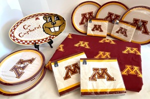 lot 19 image: Minnesota Gophers Party Set with Platter, Napkins, Plates, and Table Cloth