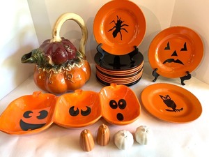 lot 31 image: Halloween Pumpkin Ceramic Collection with Plates and Salt Shakers
