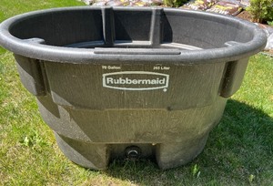 lot 53 image: Rubbermaid 70 Gallon Stock Tank in Black