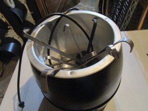 lot 34 image: Soup Warmer Base, Ladles