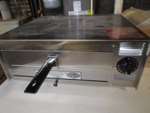 lot 56 image: Pizza Pal Electric Oven