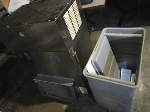 lot 57 image: Silver King Lettuce Crisper  Dispenser