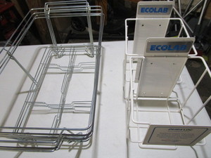 lot 75 image: Holders & Wire Baskets