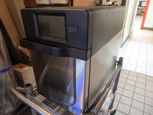 lot 1 image: Xpress Chef Cml Microwave  Convection Oven
